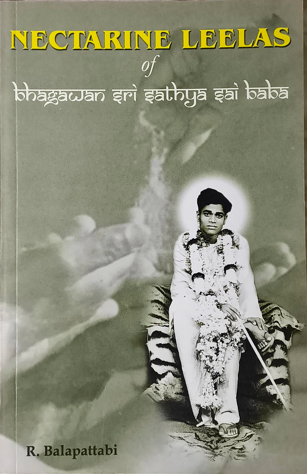 Paperback book Nectarine Leelas of Bhagwan Sri Sathya Sai Baba by R. Balapattabi