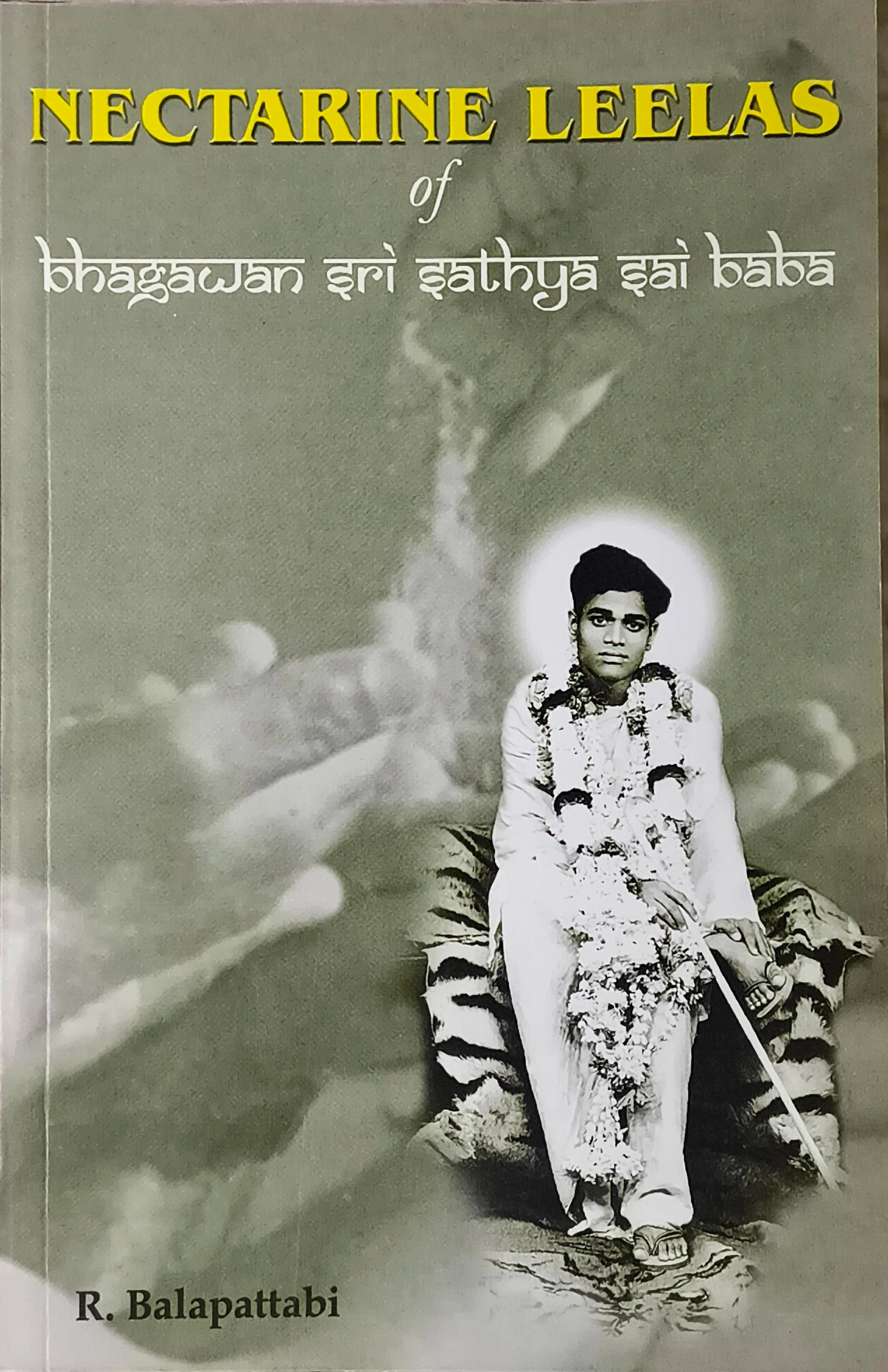 Paperback book Nectarine Leelas of Bhagwan Sri Sathya Sai Baba by R. Balapattabi