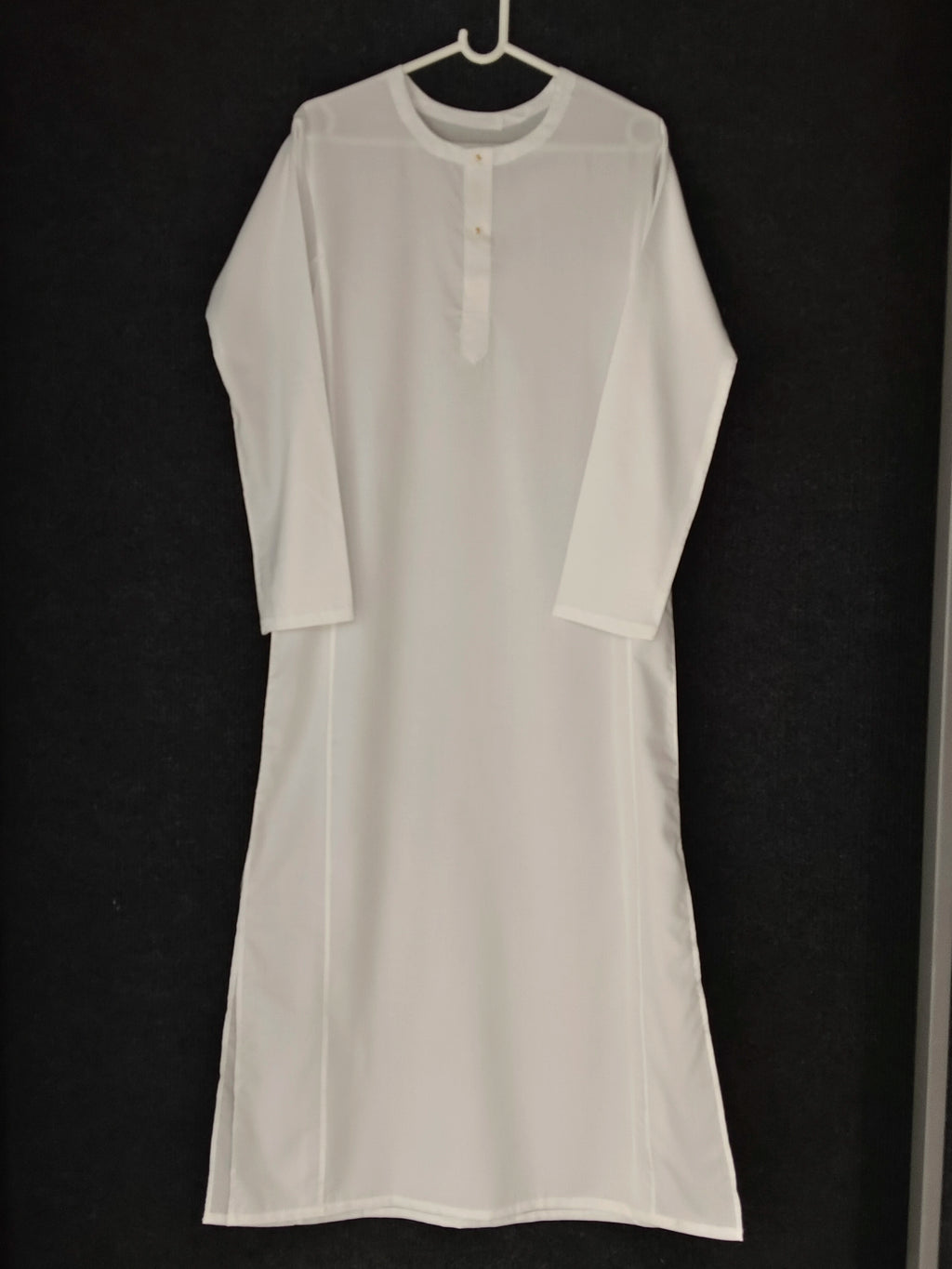 White long-sleeve Swamy robe for religious use with simple neckline