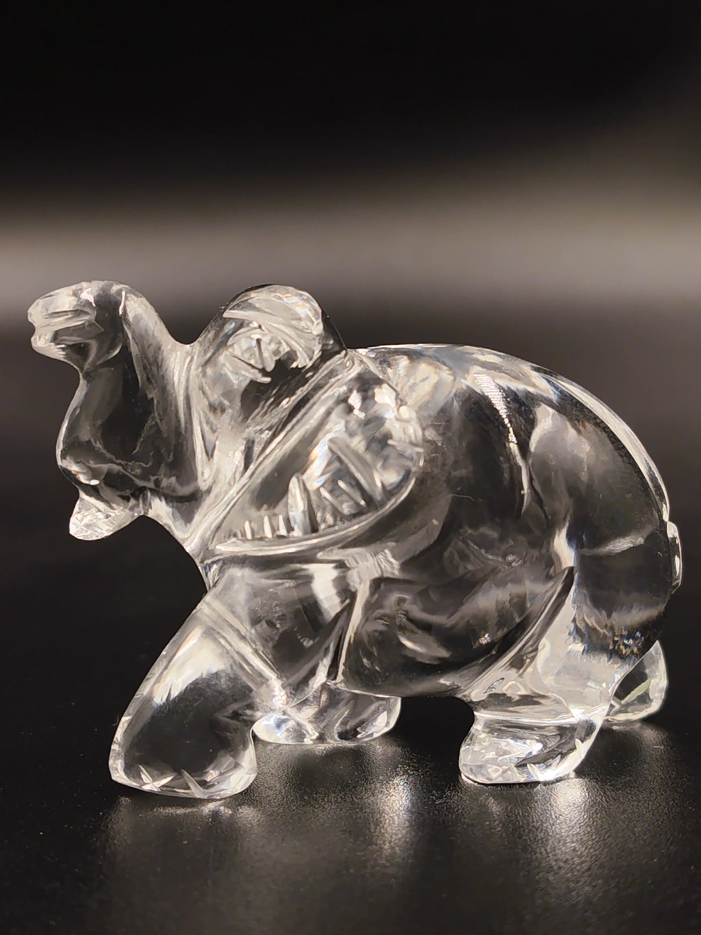Mini crystal elephant figurine sculpture with detailed carving